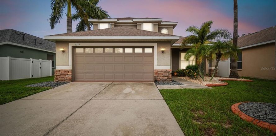 House in Apollo Beach, Florida 4 bedrooms, 222.32 sq.m. № 2149644