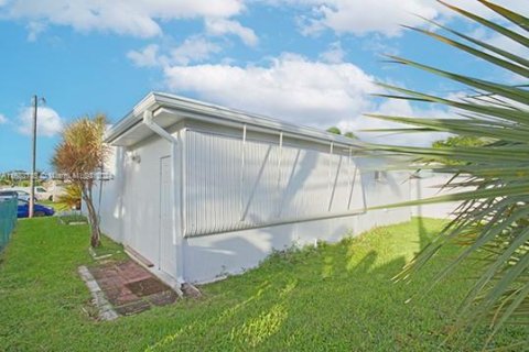 House in Tamarac, Florida 2 bedrooms, 94.57 sq.m. № 1867770 - photo 23