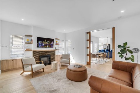 Villa ou maison à vendre à Miami, Floride: 3 chambres, 144.56 m2 № 1967253 - photo 1