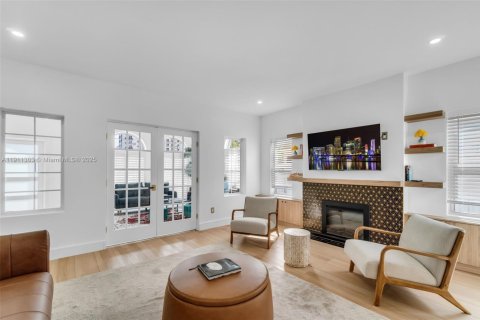 Villa ou maison à vendre à Miami, Floride: 3 chambres, 144.56 m2 № 1967253 - photo 3