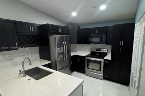 Condo in Miami, Florida, 3 bedrooms  № 1953209 - photo 4