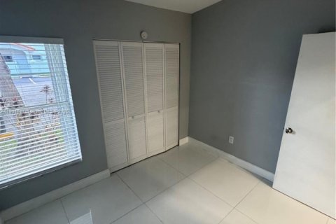 Condo in Miami, Florida, 3 bedrooms  № 1953209 - photo 12