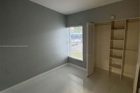 Condo in Miami, Florida, 3 bedrooms  № 1953209 - photo 11