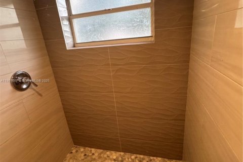 Condo in Miami, Florida, 3 bedrooms  № 1953209 - photo 16