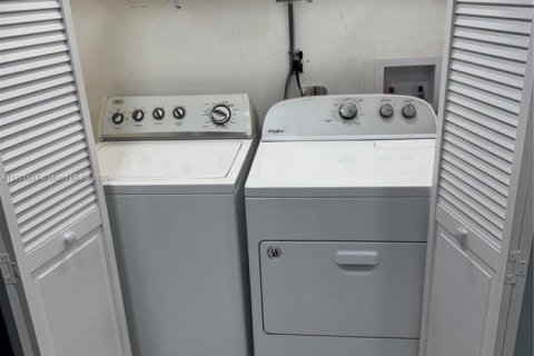 Condo in Miami, Florida, 3 bedrooms  № 1953209 - photo 5