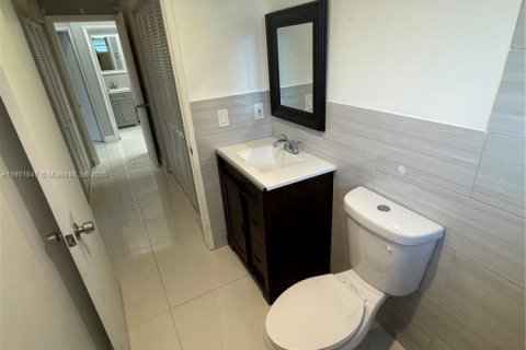 Condo in Miami, Florida, 3 bedrooms  № 1953209 - photo 15