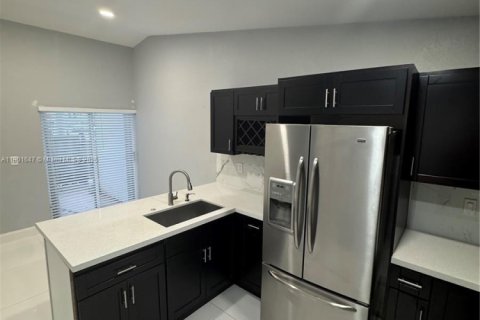 Condo in Miami, Florida, 3 bedrooms  № 1953209 - photo 3
