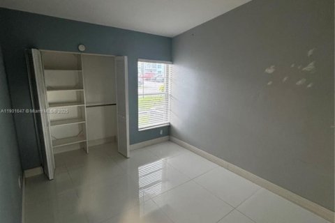 Condo in Miami, Florida, 3 bedrooms  № 1953209 - photo 13