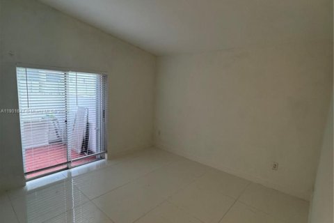 Condo in Miami, Florida, 3 bedrooms  № 1953209 - photo 9