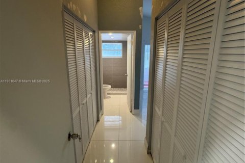 Condo in Miami, Florida, 3 bedrooms  № 1953209 - photo 8