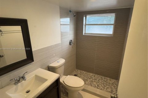 Condo in Miami, Florida, 3 bedrooms  № 1953209 - photo 7