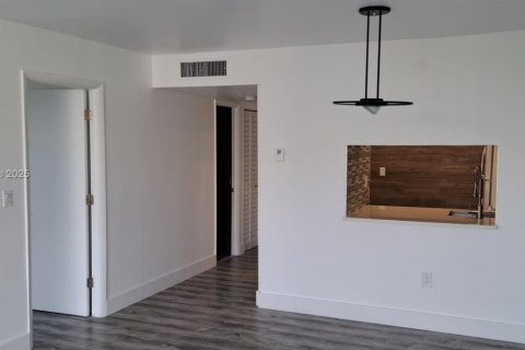 Copropriété à louer à Miami, Floride: 1 chambre, 64.1 m2 № 1928782 - photo 2