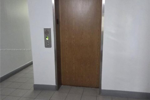 Copropriété à louer à Miami, Floride: 1 chambre, 64.1 m2 № 1928782 - photo 27