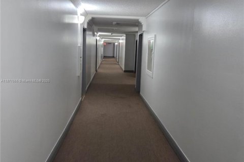 Copropriété à louer à Miami, Floride: 1 chambre, 64.1 m2 № 1928782 - photo 28