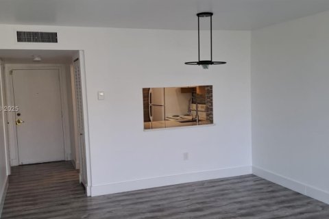Copropriété à louer à Miami, Floride: 1 chambre, 64.1 m2 № 1928782 - photo 3