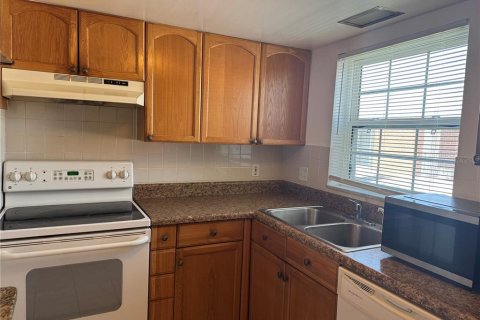 Copropriété à louer à Saint Petersburg, Floride: 1 chambre, 63.17 m2 № 2400357 - photo 2