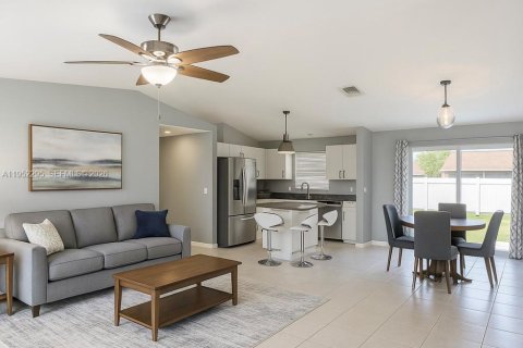 Снять в аренду виллу или дом в Кейп-Корал, Флорида 3 спальни, № 2006583 - фото 2