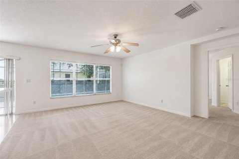 House in Clermont, Florida 4 bedrooms, 180.23 sq.m. № 2206969 - photo 10