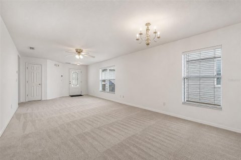House in Clermont, Florida 4 bedrooms, 180.23 sq.m. № 2206969 - photo 5