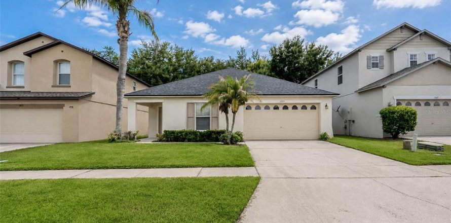 House in Clermont, Florida 4 bedrooms, 180.23 sq.m. № 2206969