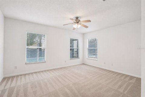 House in Clermont, Florida 4 bedrooms, 180.23 sq.m. № 2206969 - photo 13