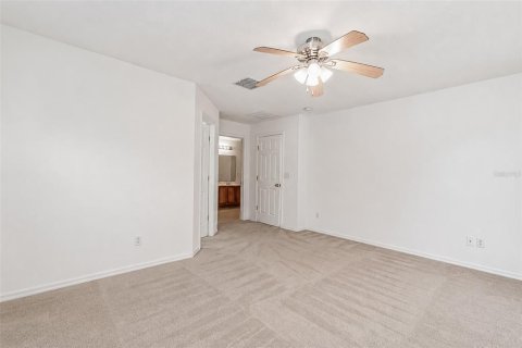 House in Clermont, Florida 4 bedrooms, 180.23 sq.m. № 2206969 - photo 15