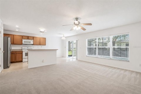 House in Clermont, Florida 4 bedrooms, 180.23 sq.m. № 2206969 - photo 7