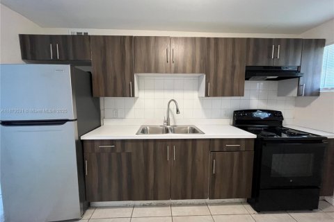 Снять в аренду квартиру в Сент-Луси, Флорида 2 спальни, 68.75м2, № 1979478 - фото 3