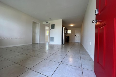 Снять в аренду квартиру в Сент-Луси, Флорида 2 спальни, 68.75м2, № 1979478 - фото 2