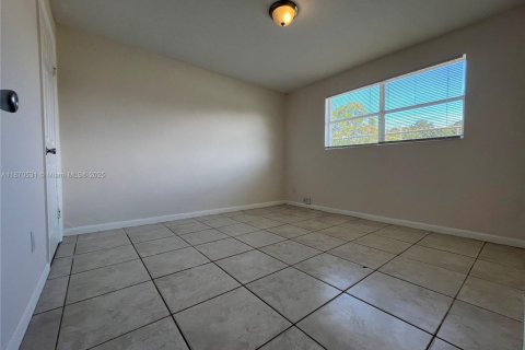 Снять в аренду квартиру в Сент-Луси, Флорида 2 спальни, 68.75м2, № 1979478 - фото 6