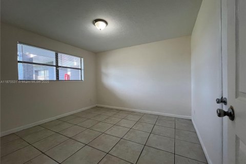 Снять в аренду квартиру в Сент-Луси, Флорида 2 спальни, 68.75м2, № 1979478 - фото 5