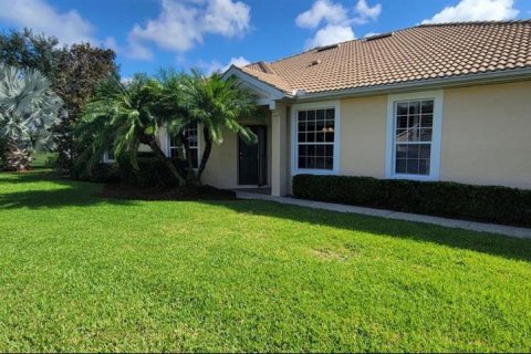 Casa en alquiler en North Port, Florida, 3 dormitorios, 157 m2 № 1250001 - foto 1