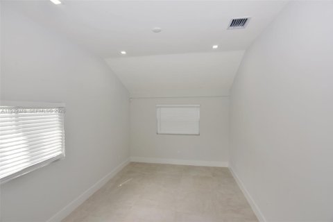 Casa en venta en Miami, Florida, 3 dormitorios, 111.67 m2 № 2088695 - foto 19