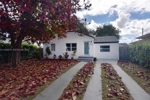 Casa en venta en Miami, Florida, 3 dormitorios, 111.67 m2 № 2088695 - foto 1