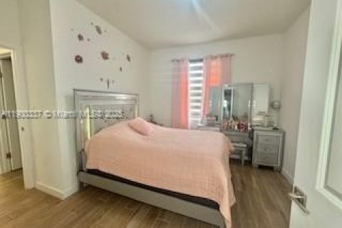 House in Homestead, Florida 4 bedrooms, 193.7 sq.m. № 1952757 - photo 12