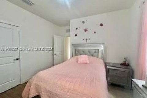 House in Homestead, Florida 4 bedrooms, 193.7 sq.m. № 1952757 - photo 14