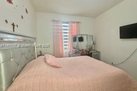 House in Homestead, Florida 4 bedrooms, 193.7 sq.m. № 1952757 - photo 16