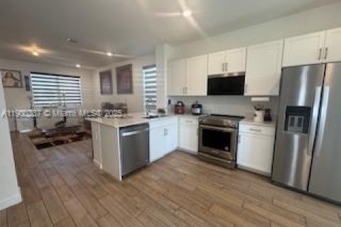 House in Homestead, Florida 4 bedrooms, 193.7 sq.m. № 1952757 - photo 20