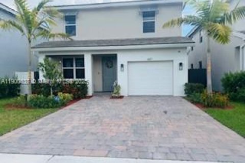 House in Homestead, Florida 4 bedrooms, 193.7 sq.m. № 1952757 - photo 2