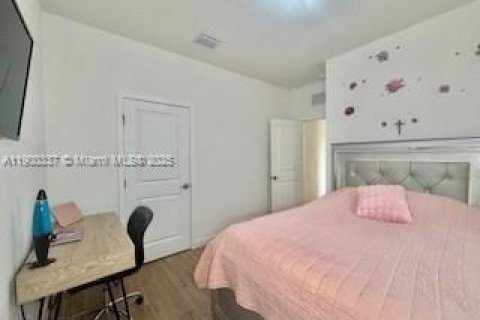 House in Homestead, Florida 4 bedrooms, 193.7 sq.m. № 1952757 - photo 13