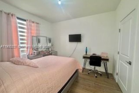 House in Homestead, Florida 4 bedrooms, 193.7 sq.m. № 1952757 - photo 17