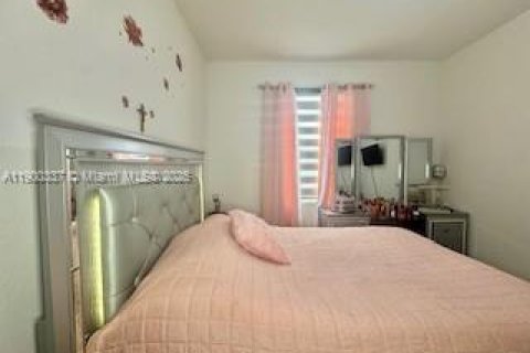 House in Homestead, Florida 4 bedrooms, 193.7 sq.m. № 1952757 - photo 15