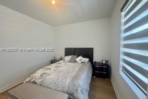 House in Homestead, Florida 4 bedrooms, 193.7 sq.m. № 1952757 - photo 24