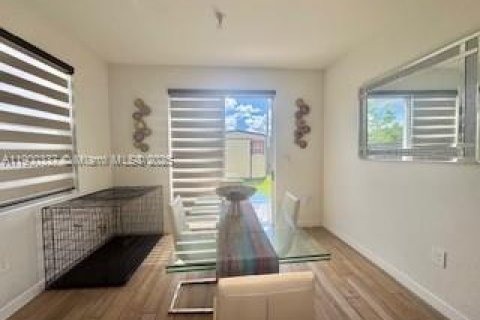 House in Homestead, Florida 4 bedrooms, 193.7 sq.m. № 1952757 - photo 9