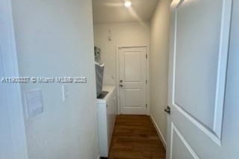 House in Homestead, Florida 4 bedrooms, 193.7 sq.m. № 1952757 - photo 7