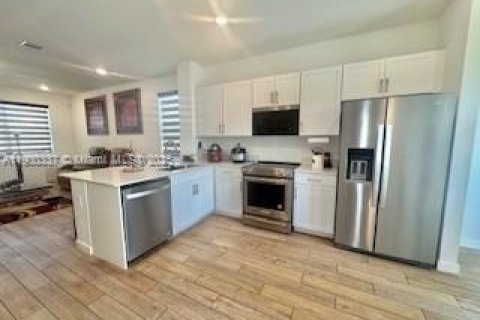 House in Homestead, Florida 4 bedrooms, 193.7 sq.m. № 1952757 - photo 19