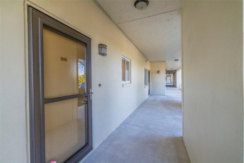Condo in Saint Petersburg, Florida, 2 bedrooms  № 2383722 - photo 6