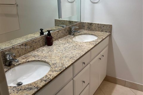 House in Palmetto Bay, Florida 4 bedrooms, 331.66 sq.m. № 2392120 - photo 19