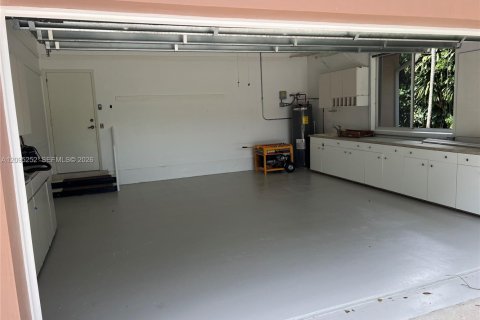 House in Palmetto Bay, Florida 4 bedrooms, 331.66 sq.m. № 2392120 - photo 22