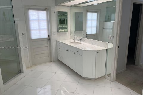 House in Palmetto Bay, Florida 4 bedrooms, 331.66 sq.m. № 2392120 - photo 18